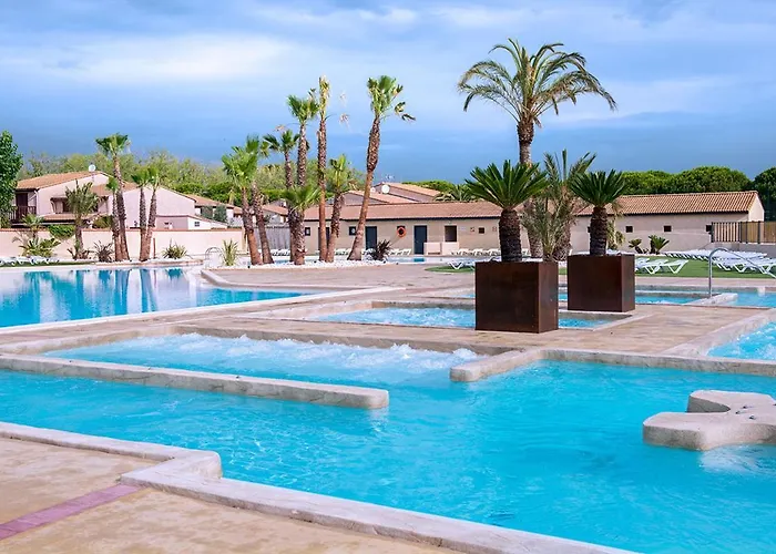 Maison Confort 4 Ch 8p Domaine Prive Avec Piscines, Et A 10 Min A Pied 펜션 *