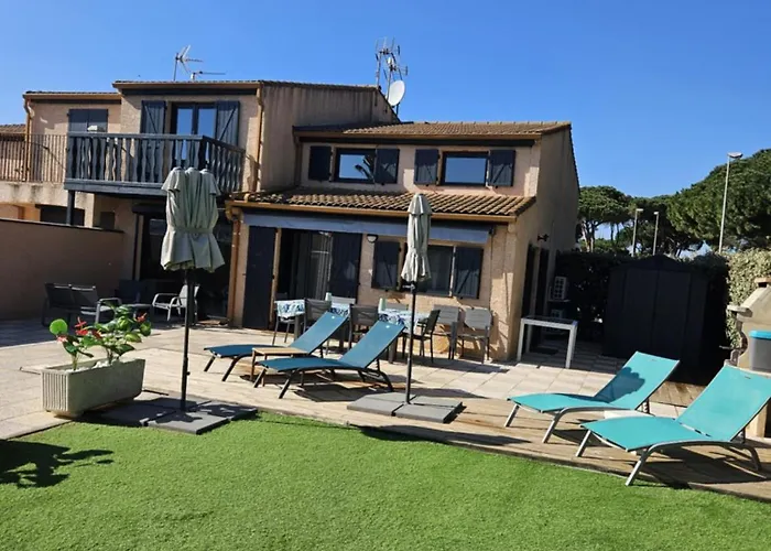 Maison Confort 4 Ch 8p Domaine Prive Avec Piscines, Et A 10 Min A Pied 포르티하뉴