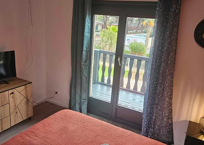 Maison Confort 4 Ch 8p Domaine Prive Avec Piscines, Et A 10 Min A Pied 펜션