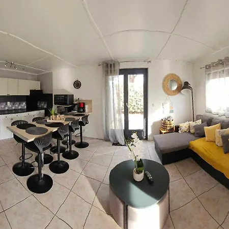 Maison Confort 4 Ch 8p Domaine Prive Avec Piscines, Et A 10 Min A Pied Ferienhaus