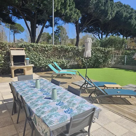 Maison Confort 4 Ch 8p Domaine Prive Avec Piscines, Et A 10 Min A Pied Ferienhaus