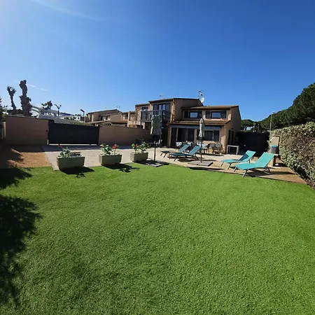 Maison Confort 4 Ch 8p Domaine Prive Avec Piscines, Et A 10 Min A Pied