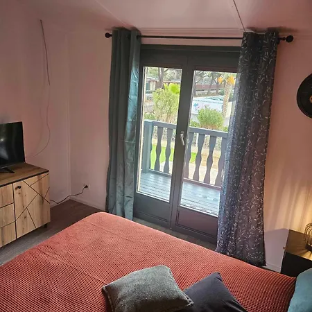 Maison Confort 4 Ch 8p Domaine Prive Avec Piscines, Et A 10 Min A Pied Ferienhaus