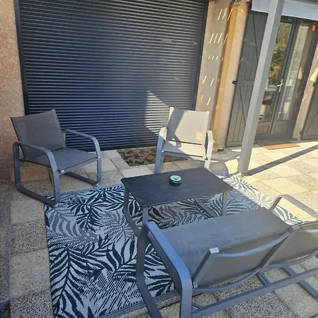 Maison Confort 4 Ch 8p Domaine Prive Avec Piscines, Et A 10 Min A Pied Holiday home Portiragnes