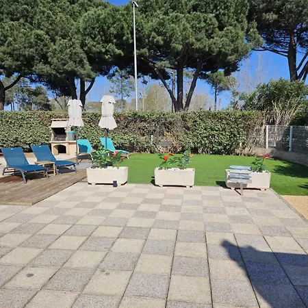 Maison Confort 4 Ch 8p Domaine Prive Avec Piscines, Et A 10 Min A Pied Holiday home