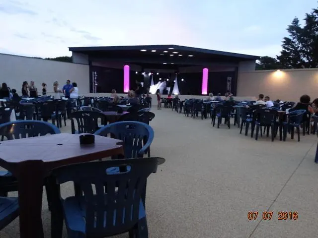 Dom wakacyjny Maison Confort 4 Ch 8p Domaine Prive Avec Piscines, Et A 10 Min A Pied Portiragnes