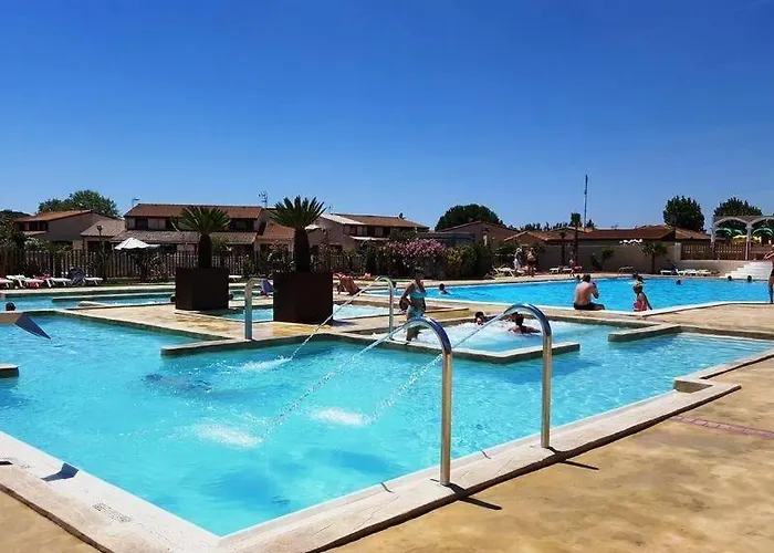 Dom wakacyjny Maison Confort 4 Ch 8p Domaine Prive Avec Piscines, Et A 10 Min A Pied
