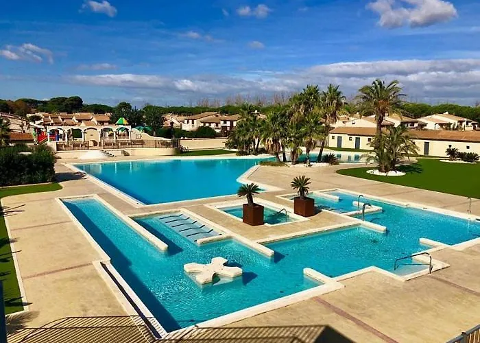 Dom wakacyjny Maison Confort 4 Ch 8p Domaine Prive Avec Piscines, Et A 10 Min A Pied